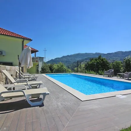 Casa Dos Henriques By Casas Feriehus *