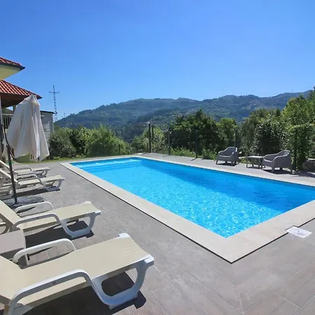 Casa Dos Henriques By Casas * 제어스